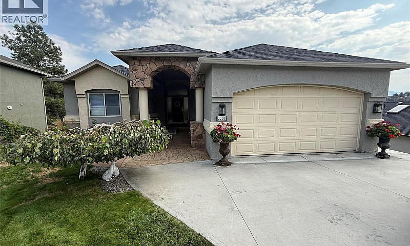 2201 Lillooet Cresce...