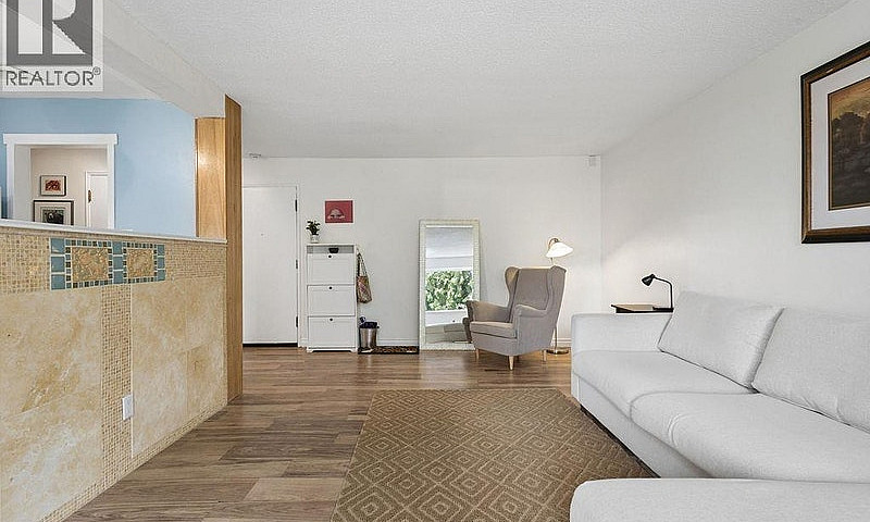 207 2494 Cornwall Av...