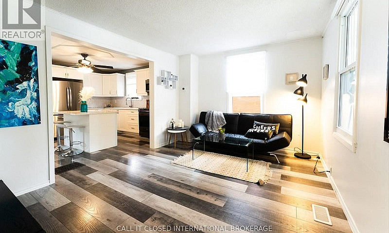 326 Smith Street Cen...