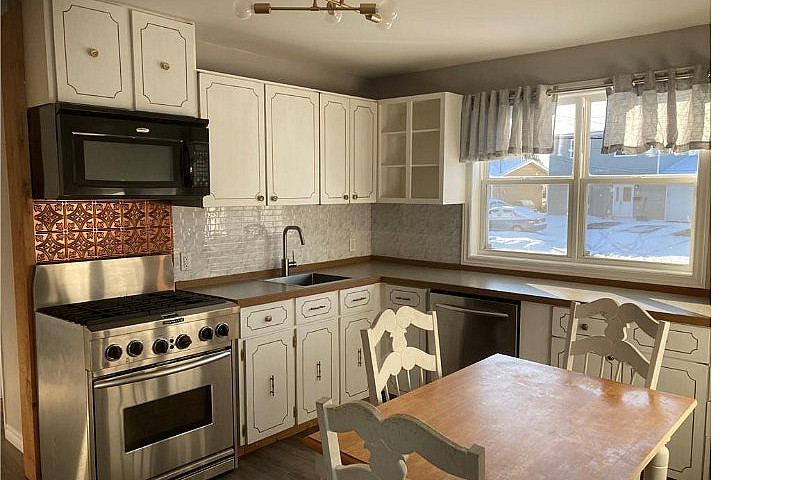 Bungalow In Family N...