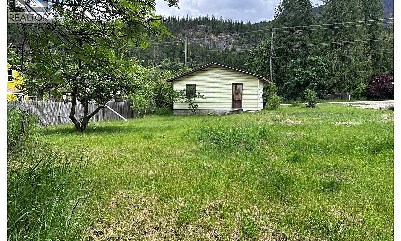 611 Slocan Street Sl...