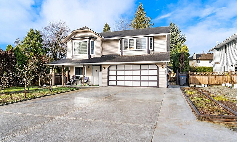 10785 155A Street Su...