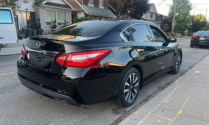 2017 Nissan Altima 2...