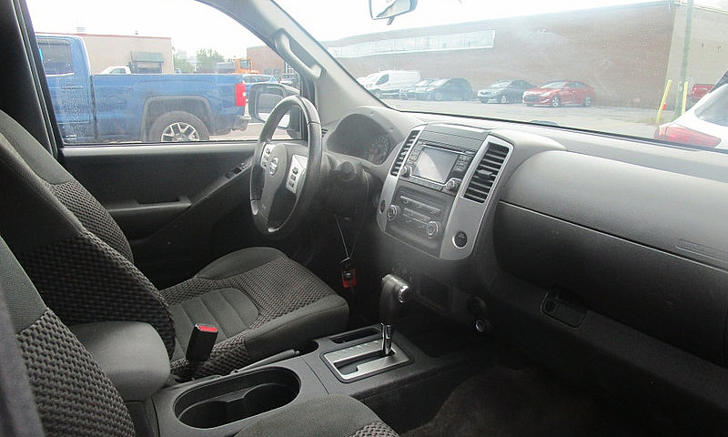 Nissan Frontier Pro-...