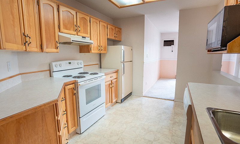 308-374 Winnipeg Str...