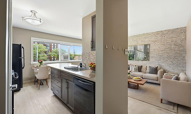 St. Vital - 2 Br - A...