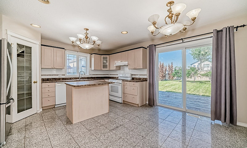 4 Beds & 2.5 Bath 2 ...