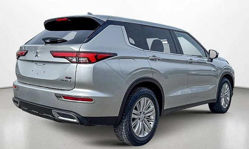 2023 Mitsubishi Outl...