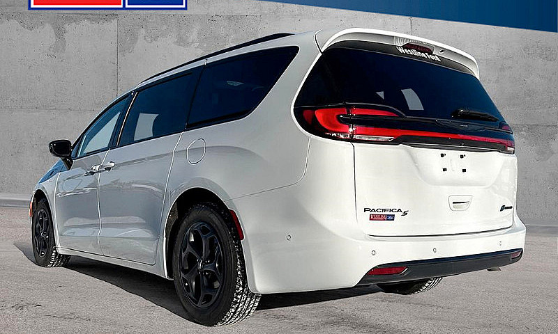 2024 Chrysler Pacifi...