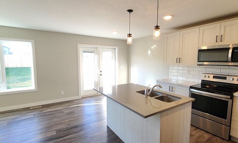 Duplex In Blackfalds...