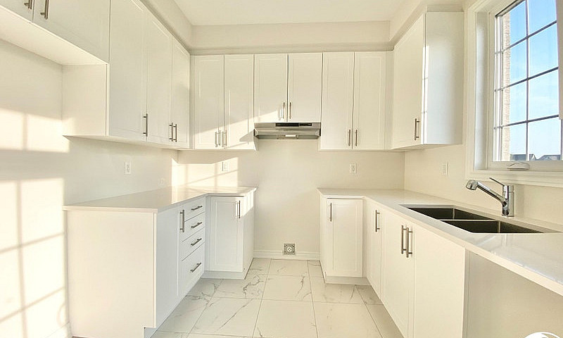3 Bed 3 Bath - Detac...