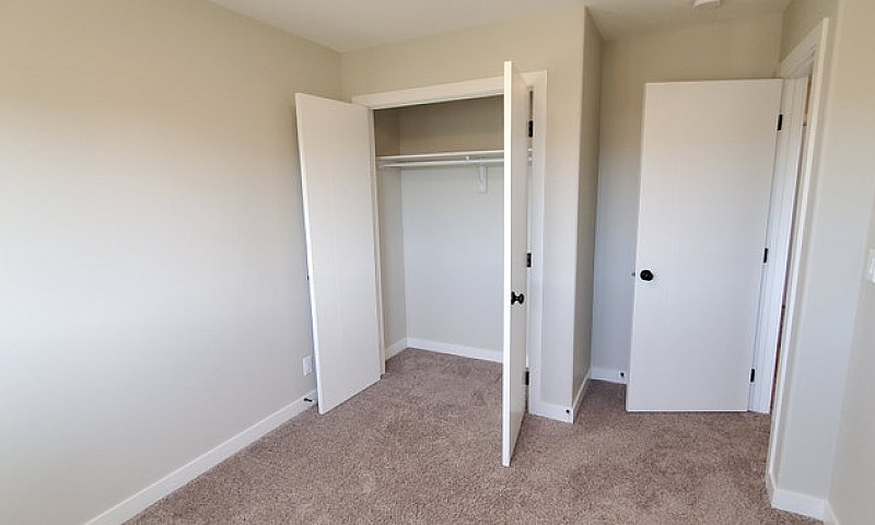 Duplex In Blackfalds...