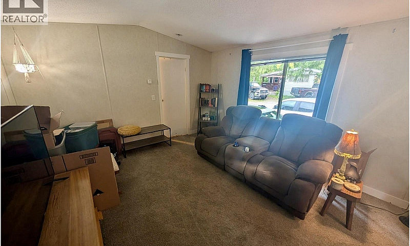 32 4619 Lowrie Avenu...