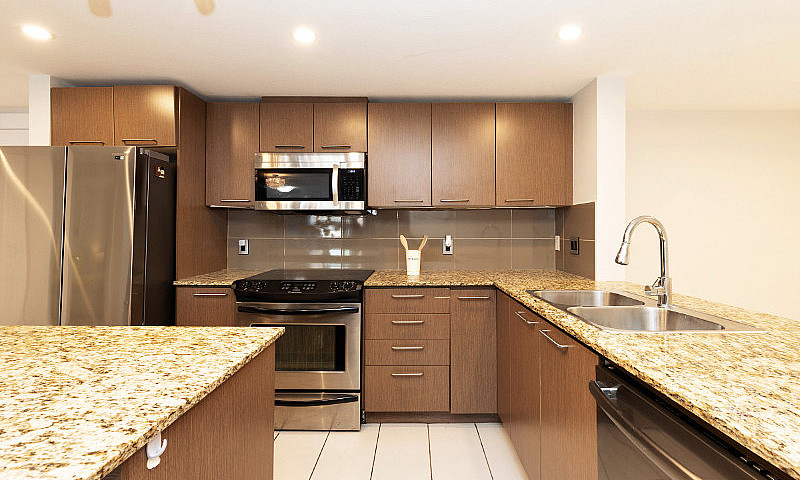 New Listing, Huge 11...