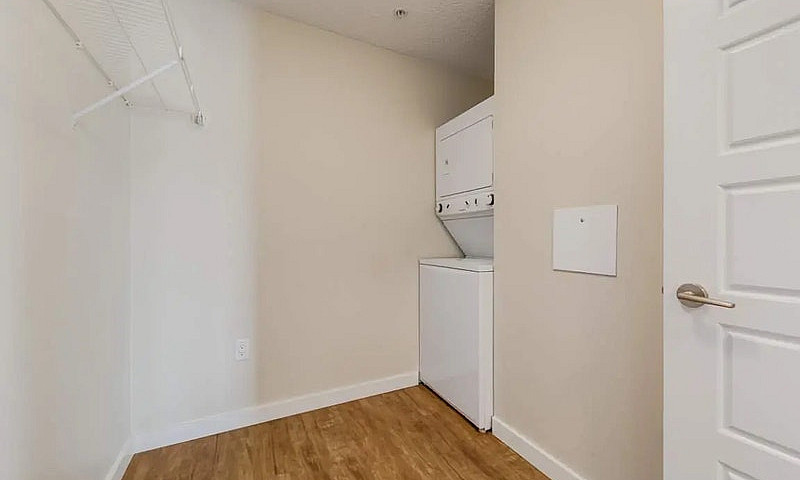 In-Suite Laundry, Wa...