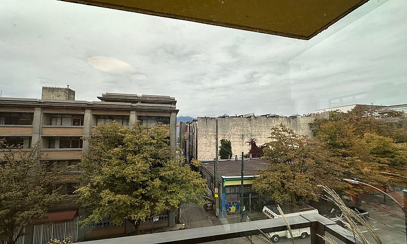 602-105 E Cordova...
