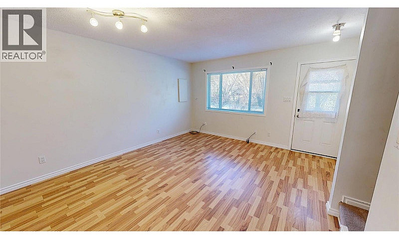 5775 Columbia Road E...