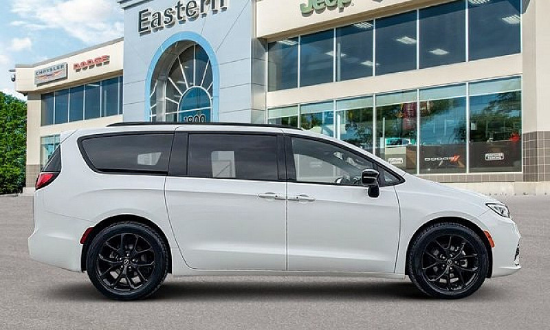 2025 Chrysler Pacifi...