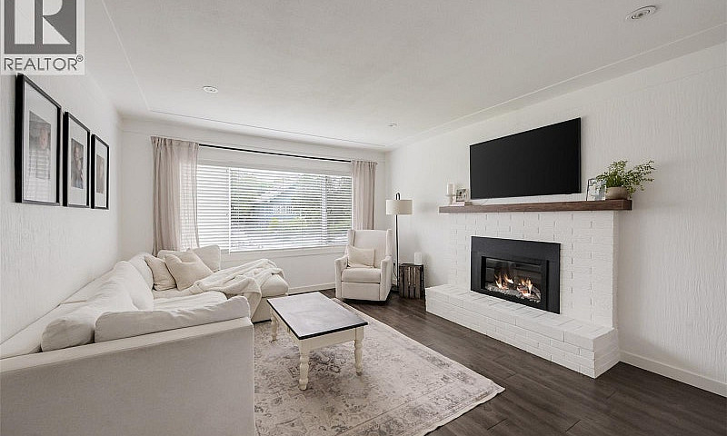 3128 Quadra St Victo...