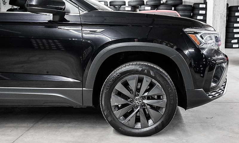 2024 Volkswagen Taos...