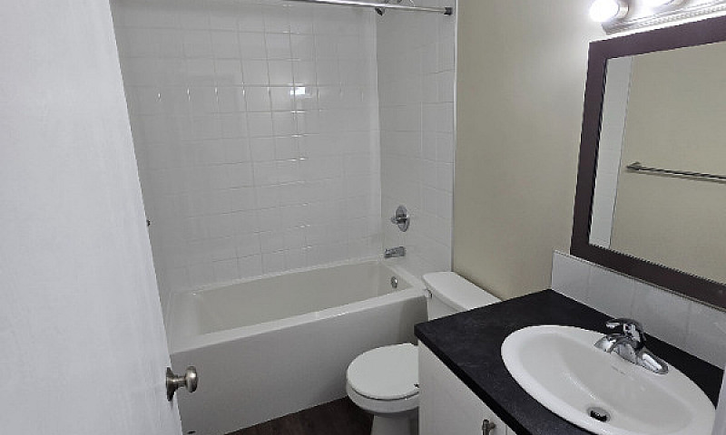 Charming Top Floor 2...