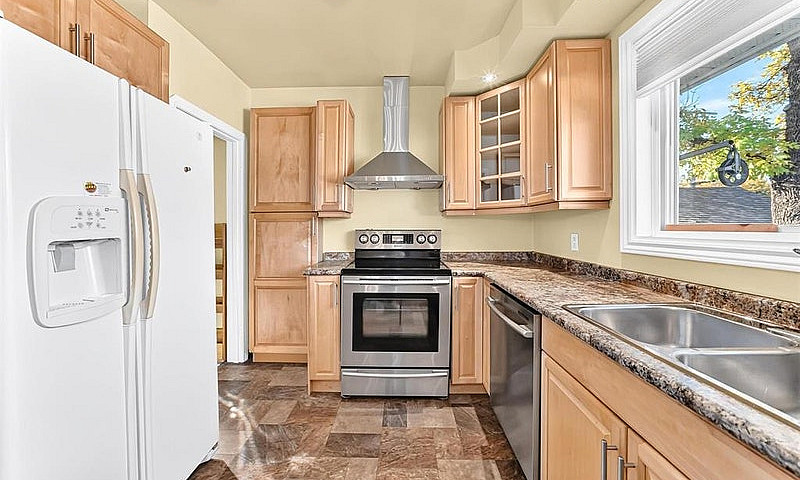 786 Clifton Street W...