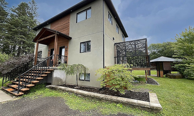 $639,999 - Semi-Deta...