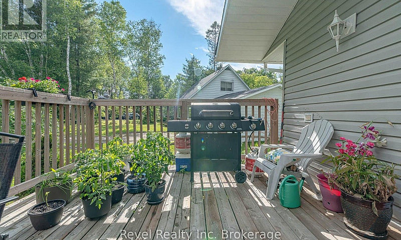 36 Tebby Boulevard S...