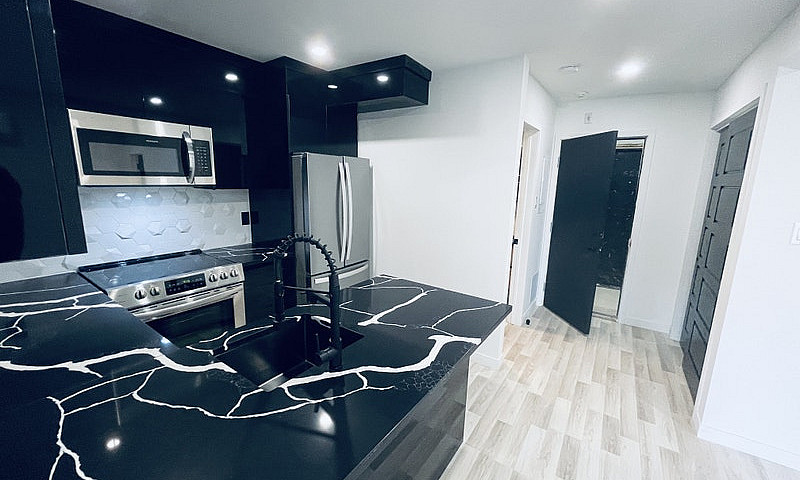 Luxurious 2-Bedroom,...