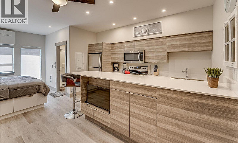 2555 Lakeshore Road ...