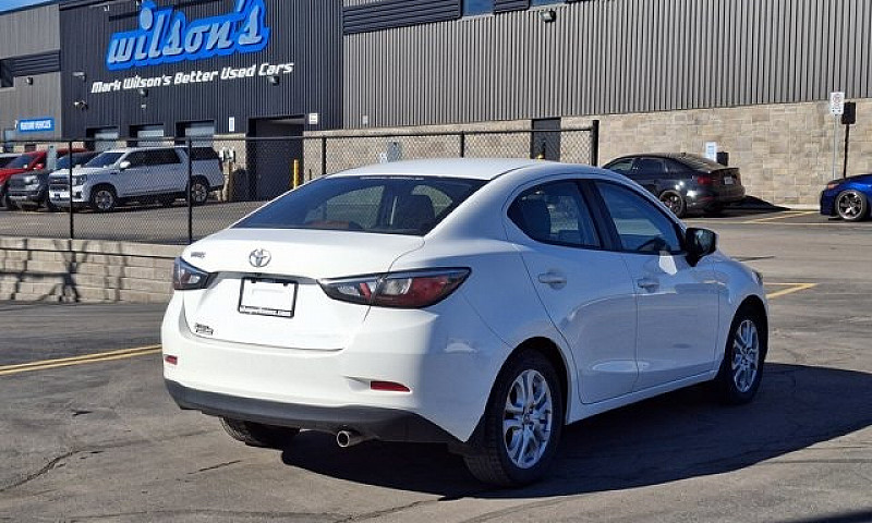 2018 Toyota Yaris Se...
