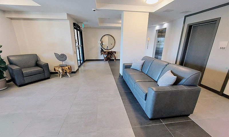 2 Bedroom + Den Apar...