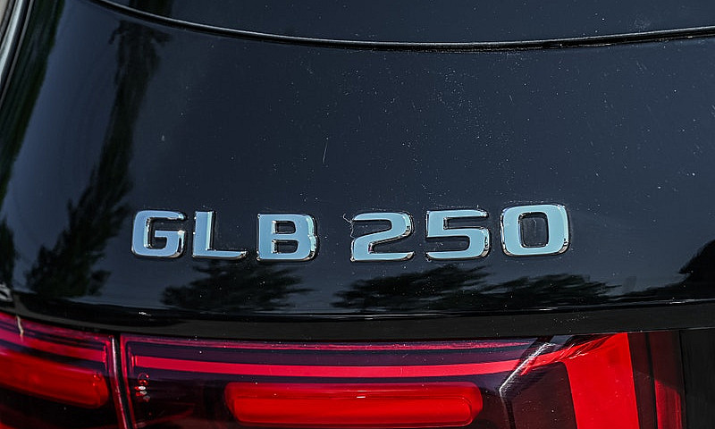 2025 Mercedes-Benz G...