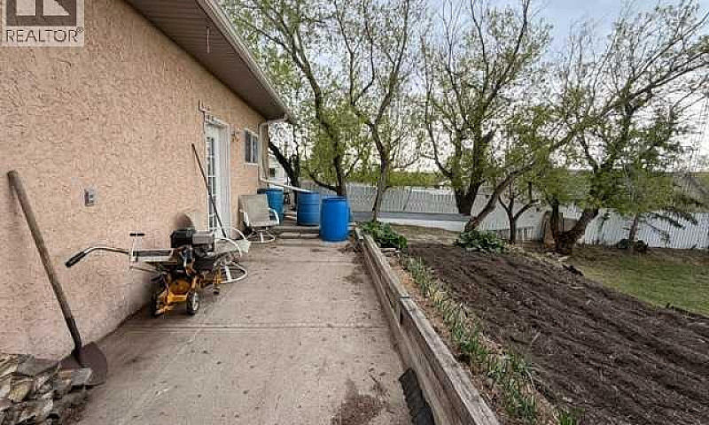 5116 48 Street Hardi...