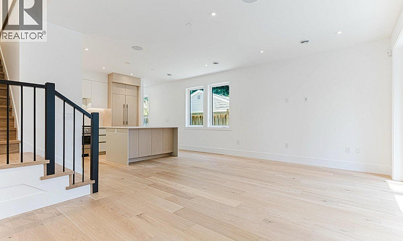 1514 Farrell Crescen...