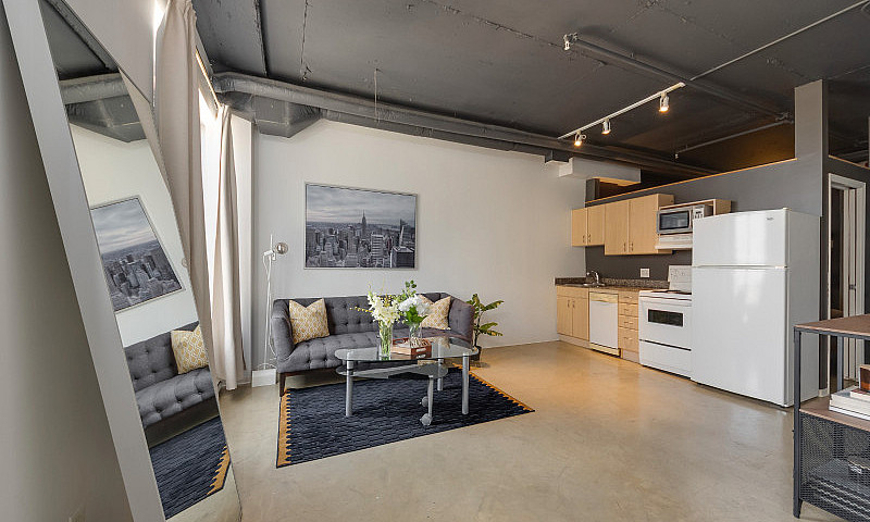 Corner Unit Loft In ...