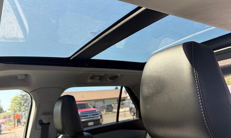 2022 Ford Explorer X...