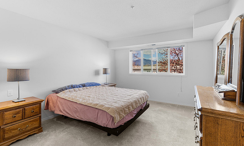 1550 Sqft Condo In T...