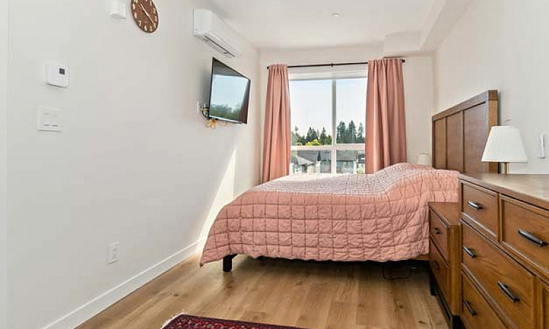 Top Floor Amazing Lo...