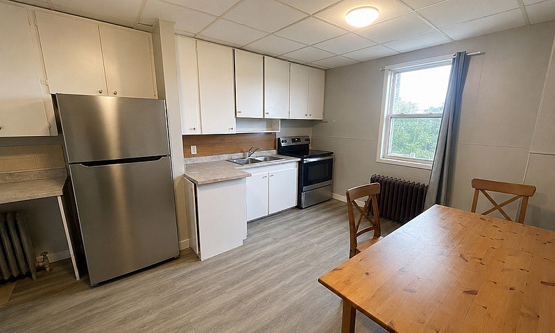 2 Bedroom + Den, 1 B...