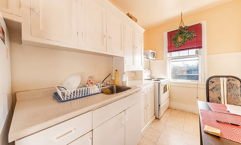 624 Broadway- The Co...