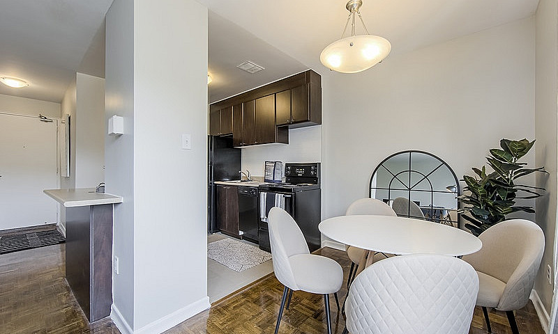1 Bedroom - Upper Be...