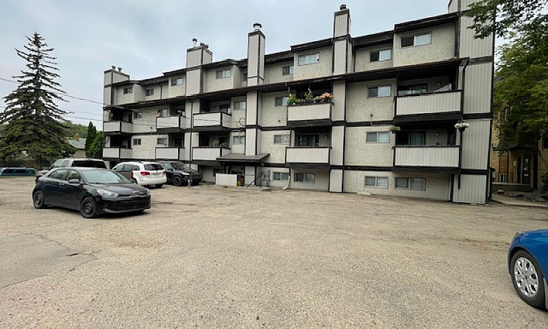 Spacious 2 Level 2 B...