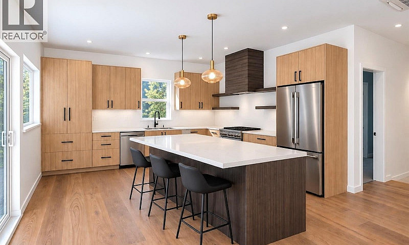 535 Gibson St Tofino...