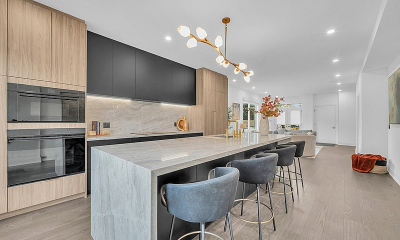 Luxury 4-Bedroom Det...