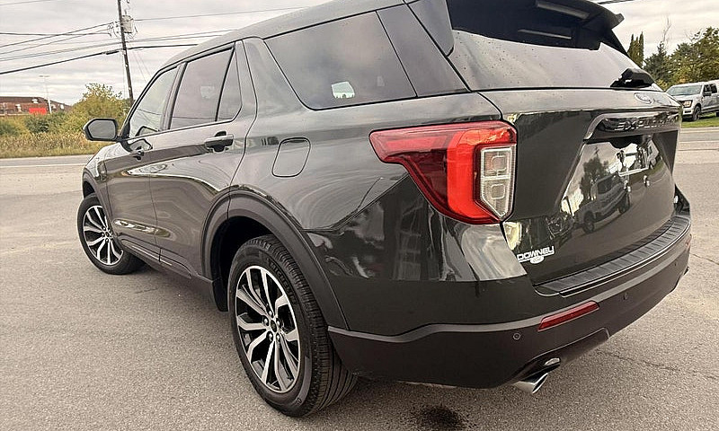 2022 Ford Explorer S...