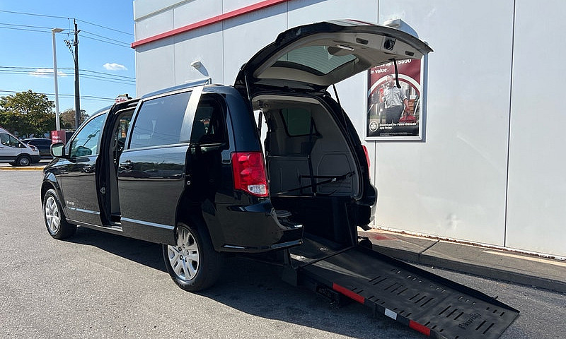 2017 Dodgegrand Cara...