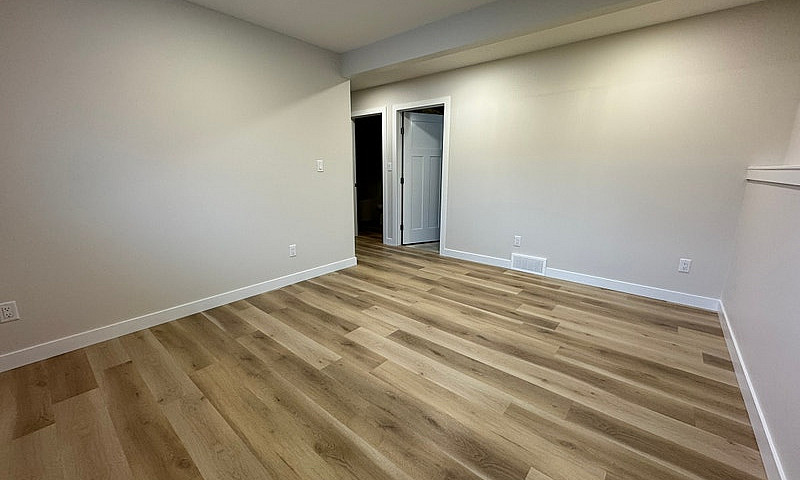 3 Bed In Lacombe - R...
