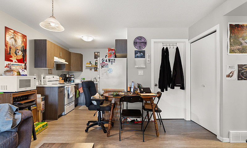 6547 Rochdale Blvd -...