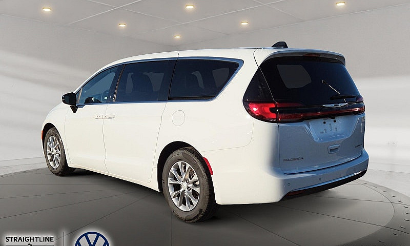 2026 Chrysler Pacifi...